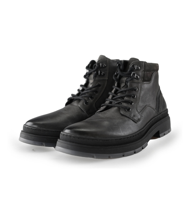 Outfielder Hoge sneakers