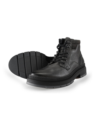 Outfielder Hoge sneakers