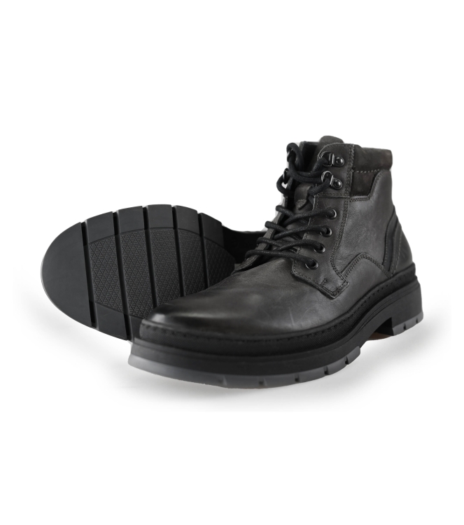 Outfielder Hoge sneakers