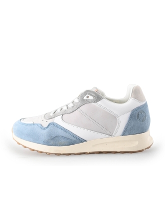 Travelin Sneakers
