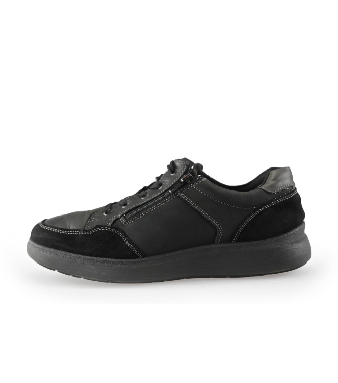 DSTRCT Sneakers