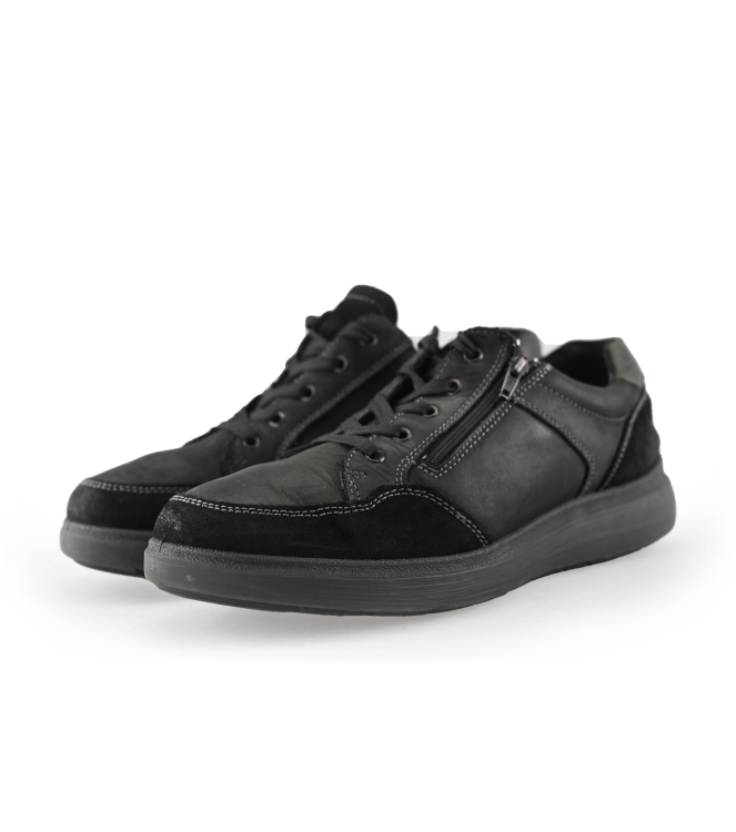 DSTRCT Sneakers
