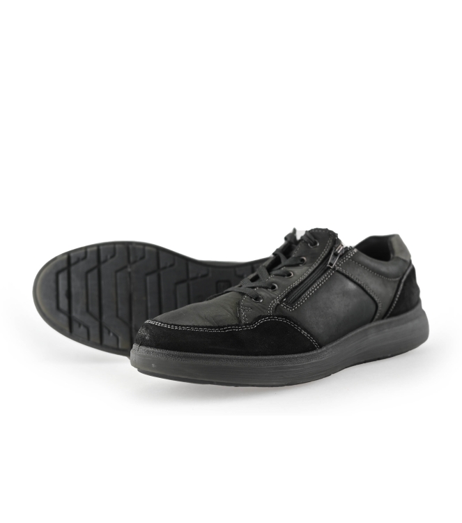DSTRCT Sneakers