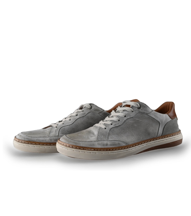 Travelin Sneakers