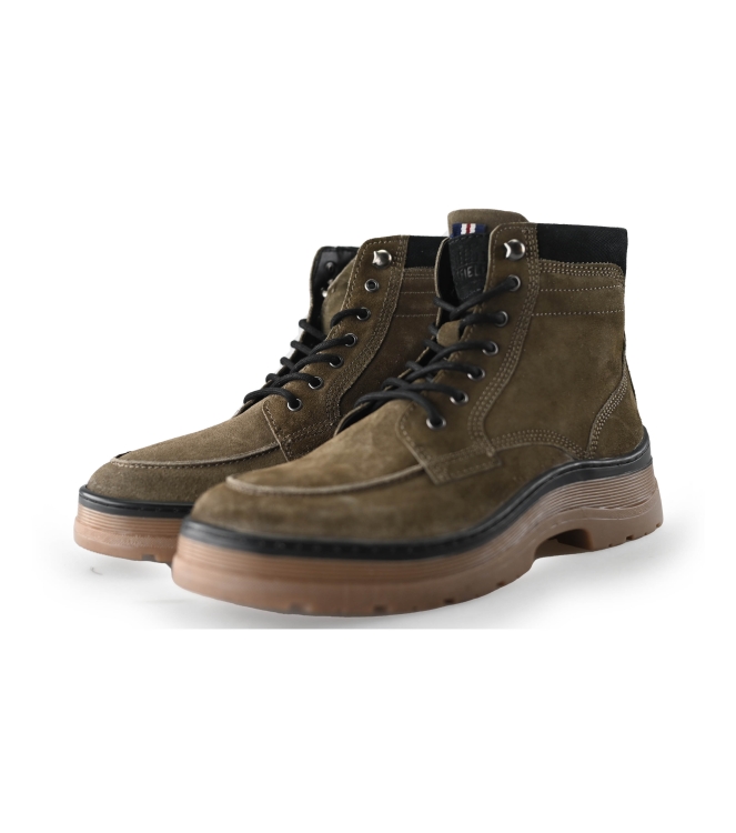 Outfielder Hoge sneakers