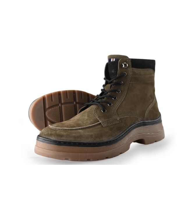 Outfielder Hoge sneakers