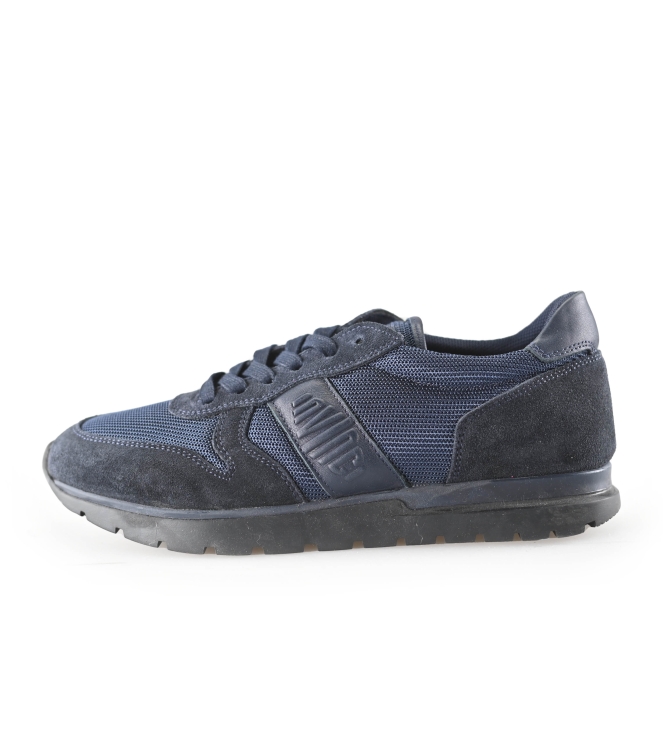 Invinci Sneakers