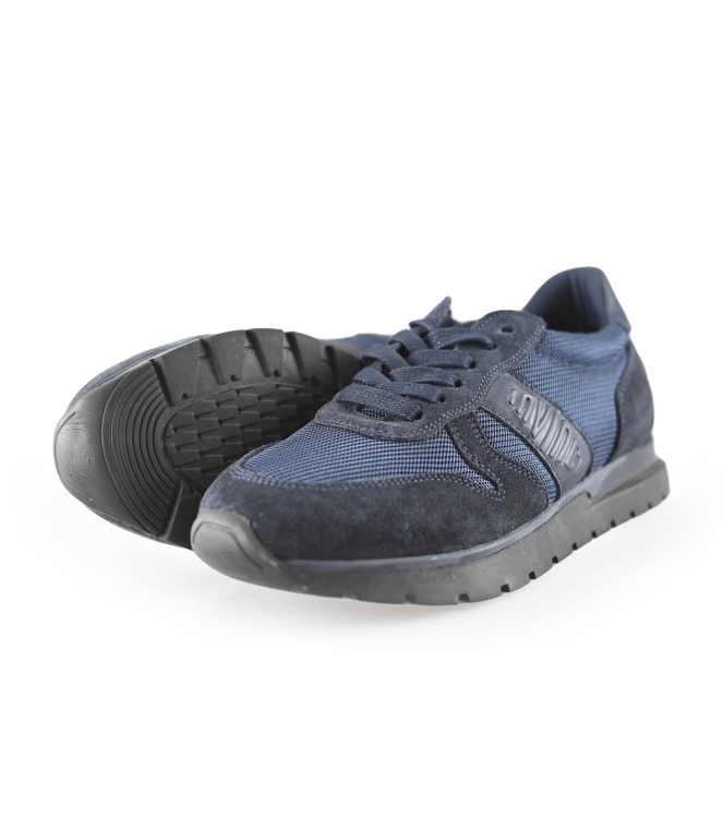 Invinci Sneakers