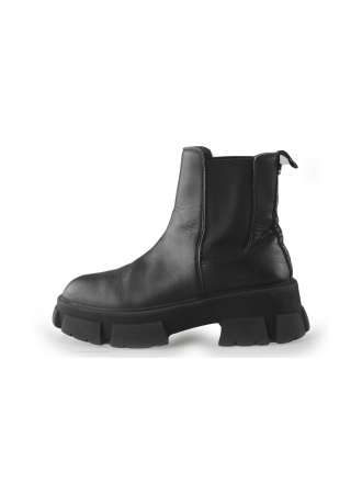 Steve Madden Chelsea boots