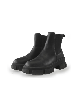 Steve Madden Chelsea boots