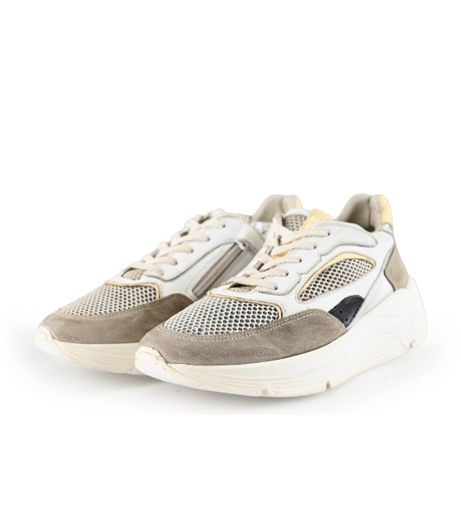 Giga Sneakers