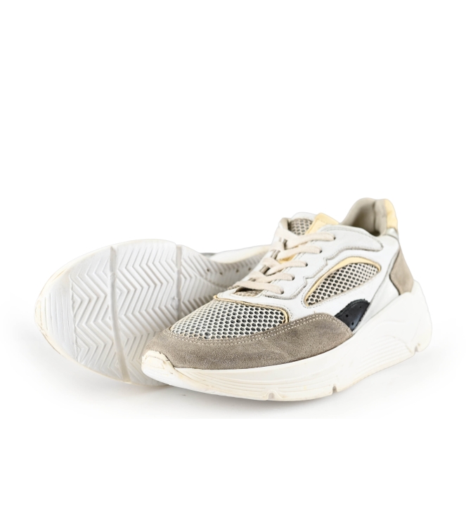 Giga Sneakers