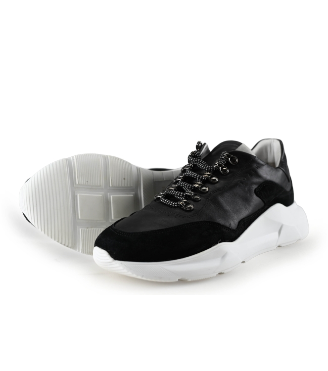 Tozen Sneakers