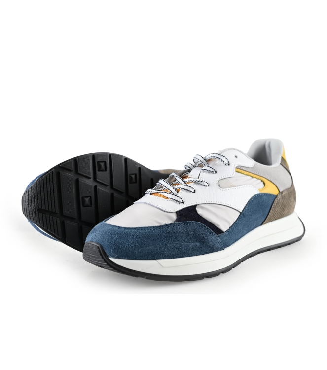 Vertice Sneakers