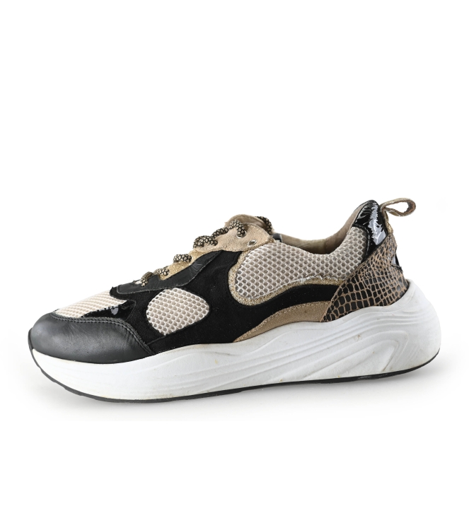 Omoda Sneakers