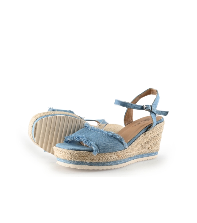 Ella Cruz Sleehakken