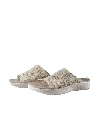Skechers Sandalen Beige 337943
 Maat 37
 