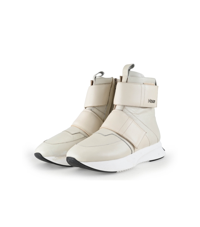 H32 Sneakers