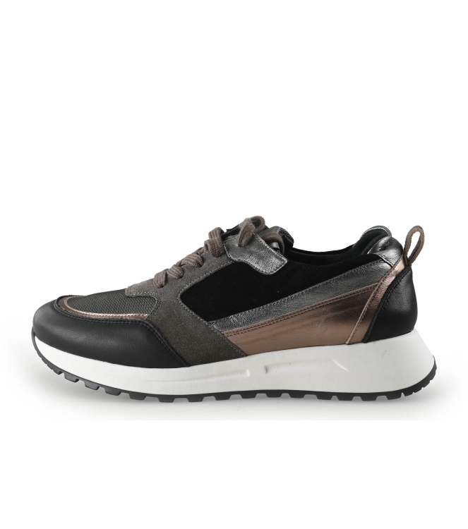 AQA Sneakers