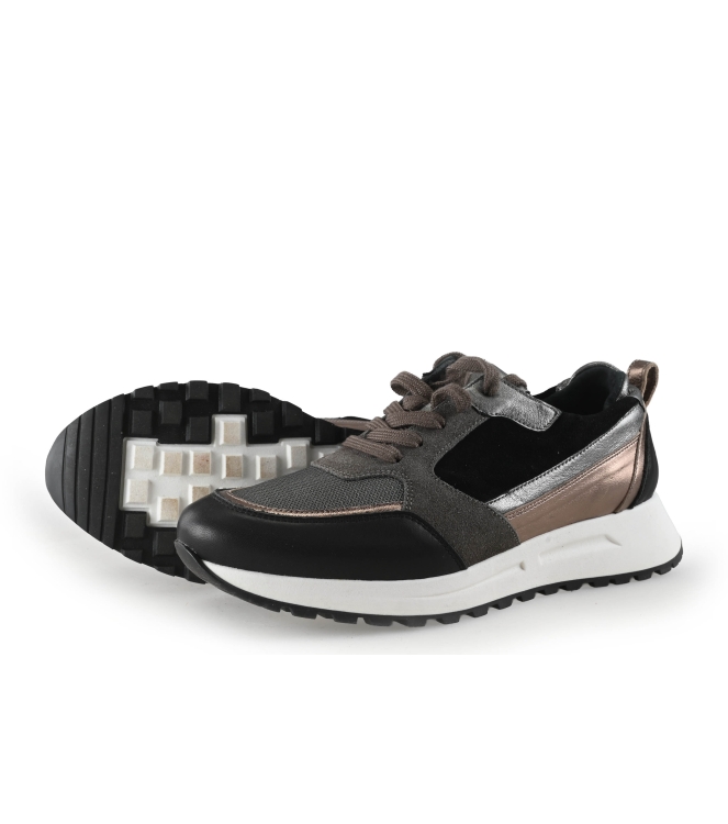 AQA Sneakers