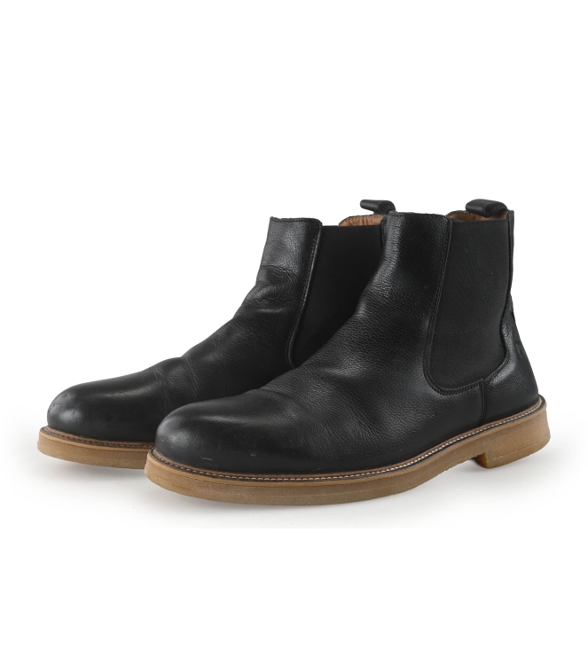 Travelin Chelsea boots