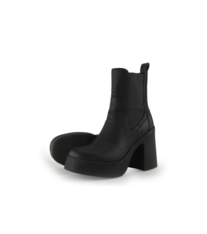Steve Madden Chelsea boots