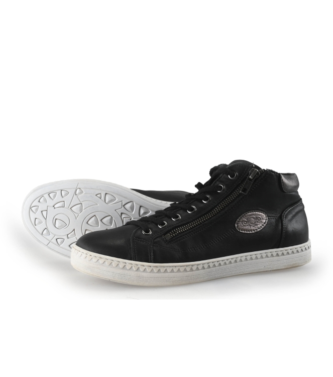 AQA Sneakers