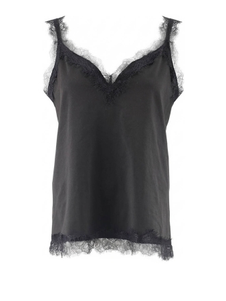 Norah Zwart 608097
 Maat 44
 